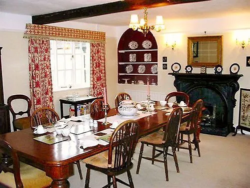 Newton Hall Τσέστερ 4*,